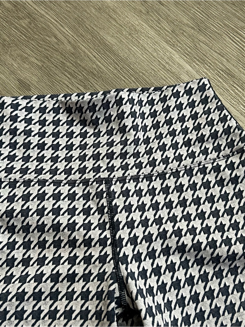 Carbon38 Houndstooth Jacquard 7/8 Active Leggings - French Navy & White - Picture 2 of 9